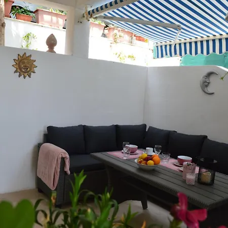 Апартаменты Kiki's Haven By Kristonia