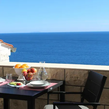 Kiki's Haven By Kristonia Хвар