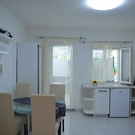 Апартаменты Kiki's Haven By Kristonia Хвар