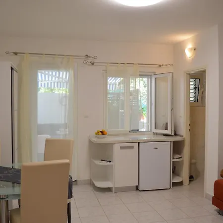 Апартаменты Kiki's Haven By Kristonia