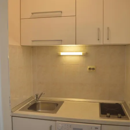 Kiki's Haven By Kristonia Хвар